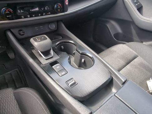 Used 2026 Nissan Rogue SV FWD image 17
