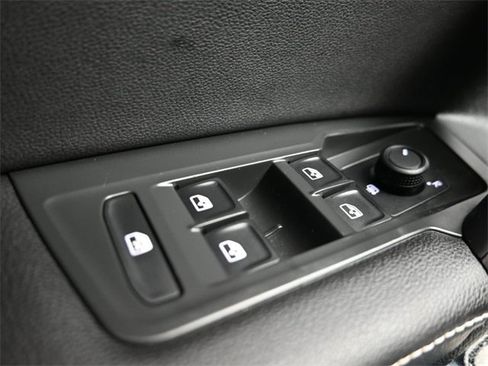 Used 2022 Volkswagen Tiguan S image 30