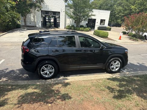 Used 2023 GMC Terrain SLE w/ Driver Convenience Package FWD image 11