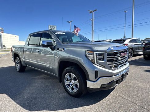 Used 2025 GMC Sierra 1500 SLT image 3