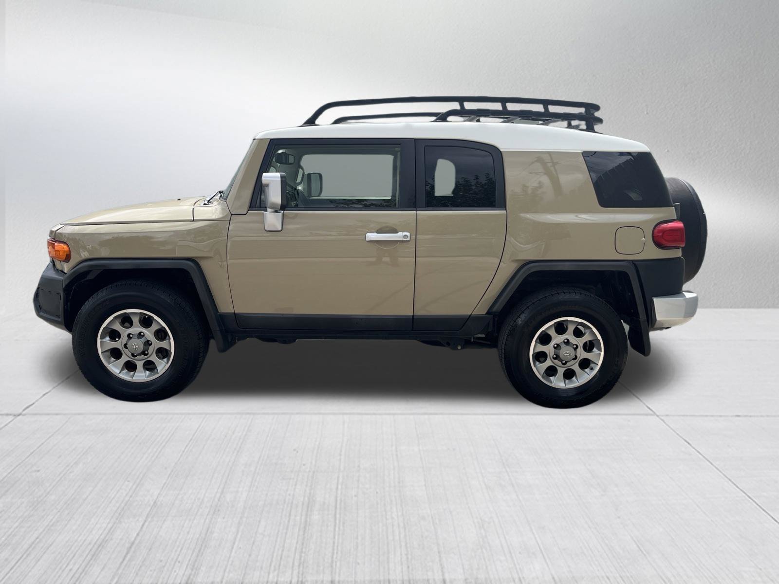 Used 2013 Toyota FJ Cruiser 4WD w/ Upgrade Pkg image 4