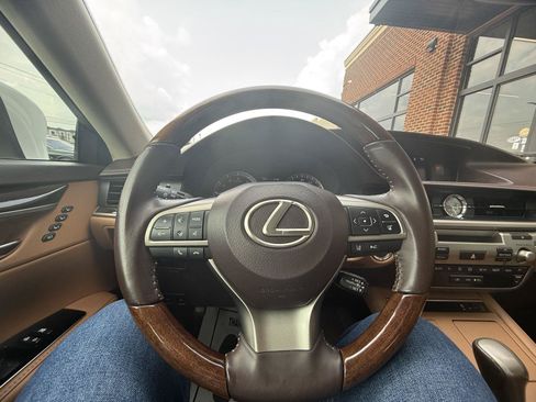 Used 2017 Lexus ES 350 w/ Premium Package FWD image 20