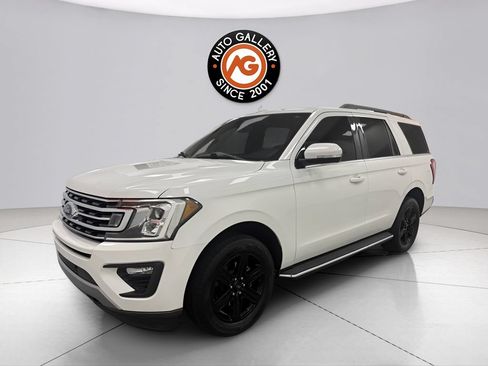 Used 2020 Ford Expedition XLT w/ Equipment Group 202A AWD/4WD image 4