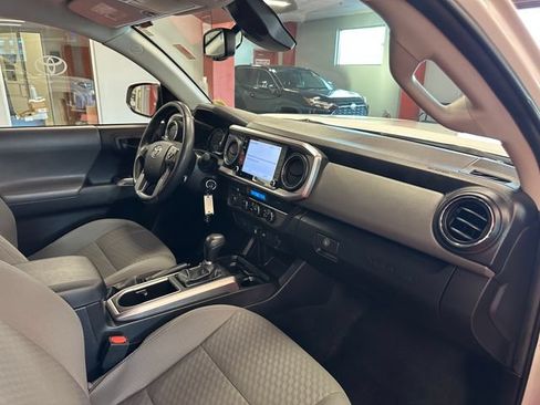 Certified 2022 Toyota Tacoma SR5 w/ Black Out Package (TMS) AWD/4WD image 17