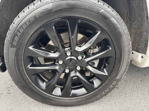 Used 2022 Jeep Grand Cherokee Laredo X image 11