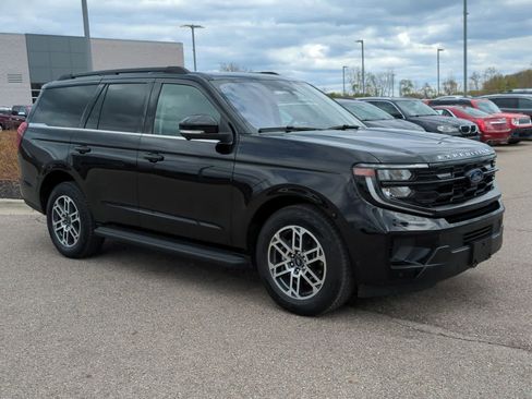Used 2025 Ford Expedition Active AWD/4WD image 2