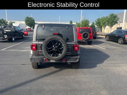 Used 2025 Jeep Wrangler Unlimited Sahara AWD/4WD image 11