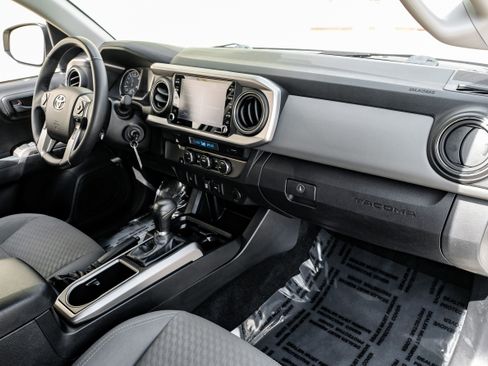 Used 2021 Toyota Tacoma SR5 RWD image 11