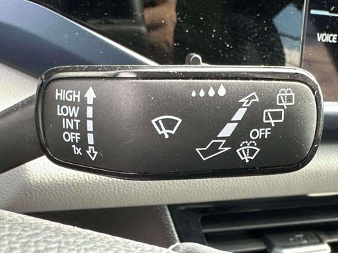 Certified 2022 Volkswagen Taos SE w/ Panoramic Sunroof Package image 21