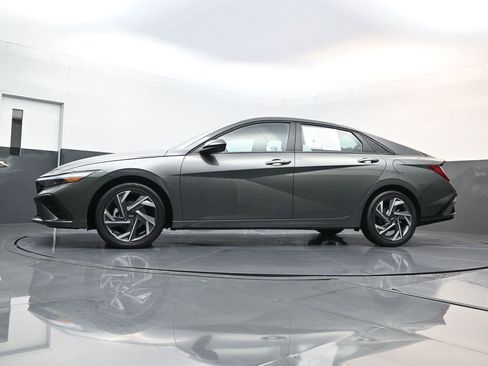 Certified 2025 Hyundai Elantra SEL image 26