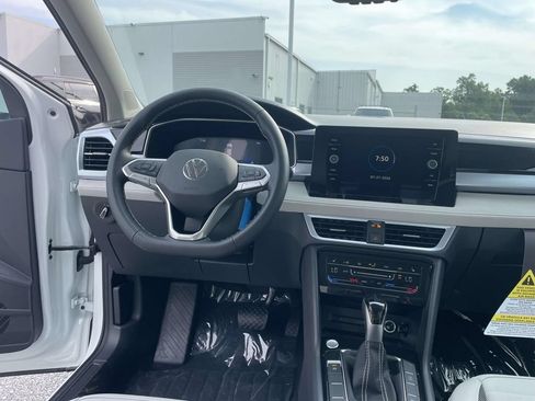 New 2026 Volkswagen Taos SE FWD image 14