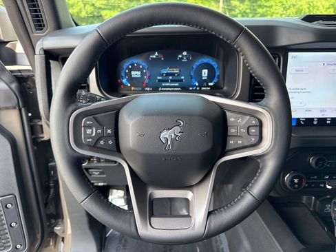 Used 2025 Ford Bronco Badlands AWD/4WD image 10
