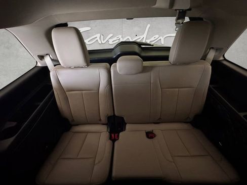 Used 2023 Ford Expedition XLT image 22