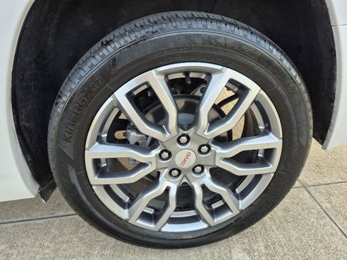 Used 2024 GMC Terrain Denali w/ Denali Premium Package image 4