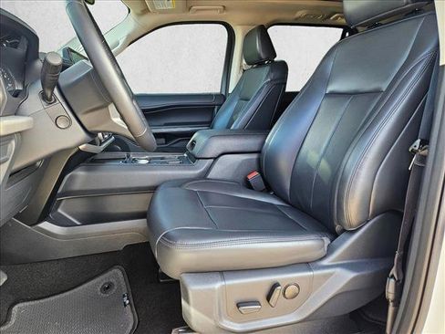 Used 2024 Ford Expedition XLT image 17