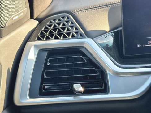 Used 2023 BMW X7 xDrive40i w/ M Sport Package image 22