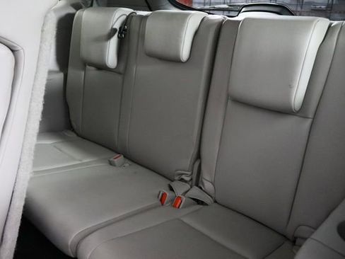 Used 2019 Toyota Highlander XLE image 17