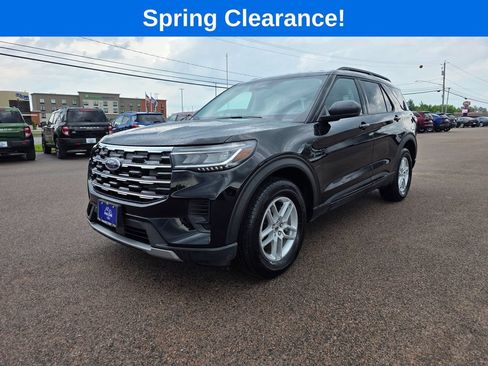 Used 2026 Ford Explorer Active AWD/4WD image 3