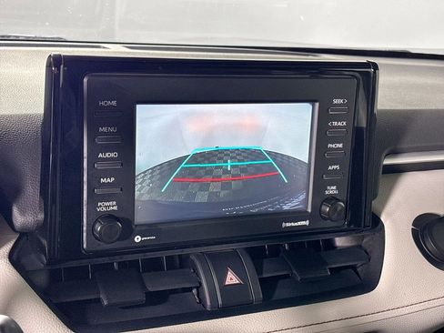 Used 2020 Toyota RAV4 XLE AWD/4WD image 16