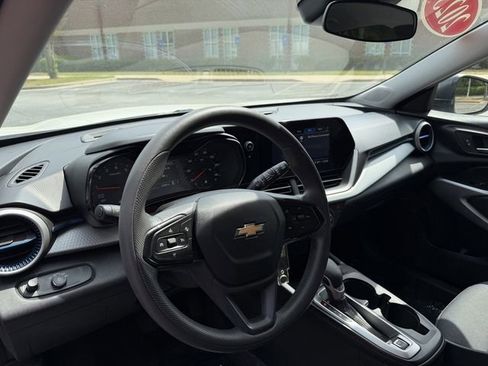 Used 2025 Chevrolet Trax LS FWD image 12