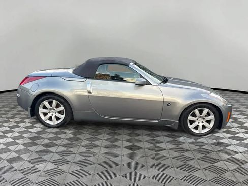 Used 2004 Nissan 350Z Touring RWD image 4