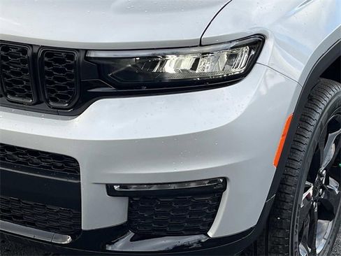New 2025 Jeep Grand Cherokee L Limited w/ Black Appearance Package image 10