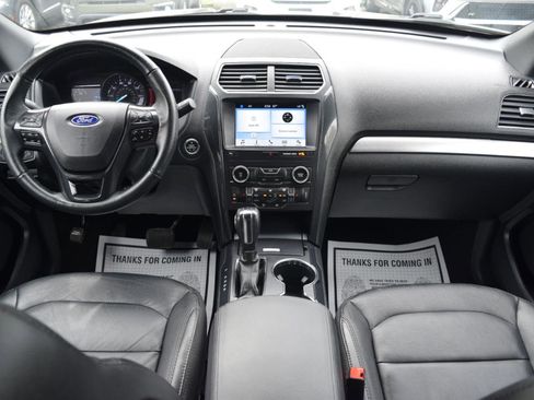 Used 2018 Ford Explorer XLT w/ Equipment Group 202A AWD/4WD image 14