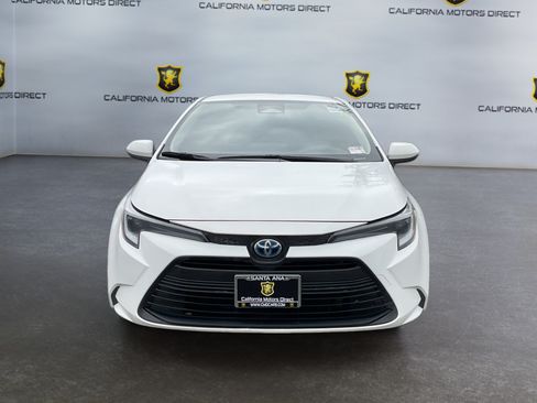 Used 2025 Toyota Corolla LE w/ LE Premium Package FWD image 2