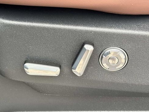 New 2026 Lincoln Navigator Reserve AWD/4WD image 24