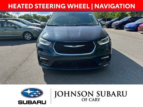 Used 2022 Chrysler Pacifica Limited FWD image 2