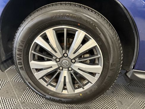 Used 2020 Nissan Pathfinder SV image 12