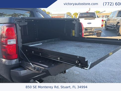 Used 2010 Chevrolet Avalanche LT w/ Suspension Package, Off-Road image 12