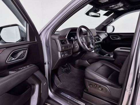 Used 2023 Chevrolet Tahoe Z71 w/ Luxury Package AWD/4WD image 3