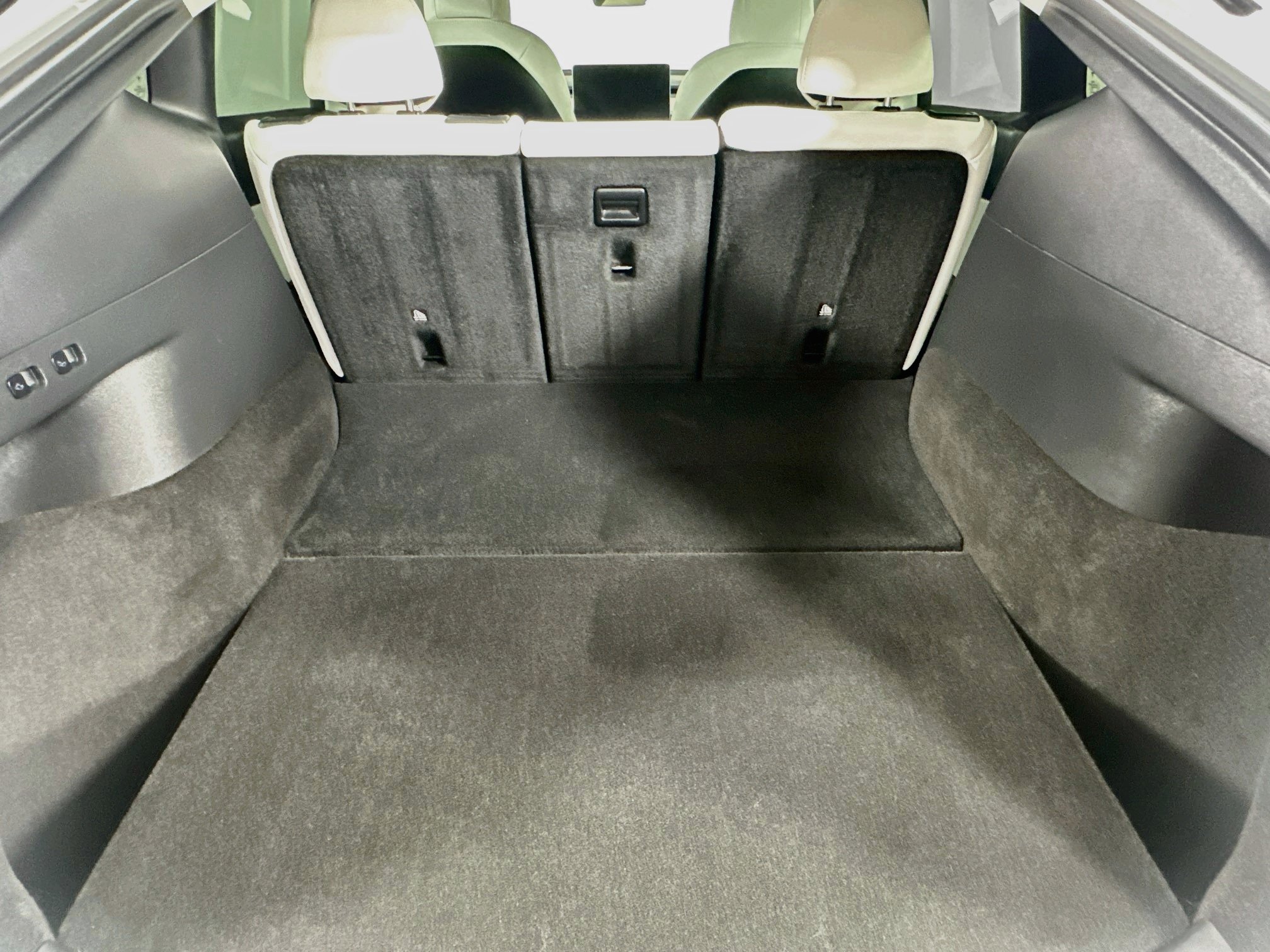 Used 2022 Tesla Model Y Performance AWD/4WD image 27