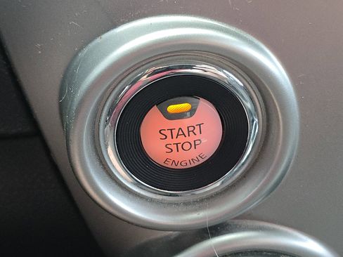 Used 2021 Nissan Titan SV w/ SV Convenience Package image 15