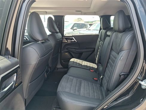 New 2025 Mitsubishi Outlander SE image 5