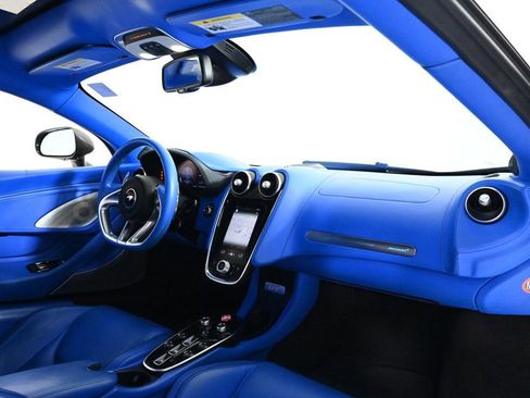Used 2022 McLaren GT image 15