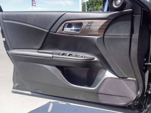 Used 2017 Honda Accord EX-L image 21