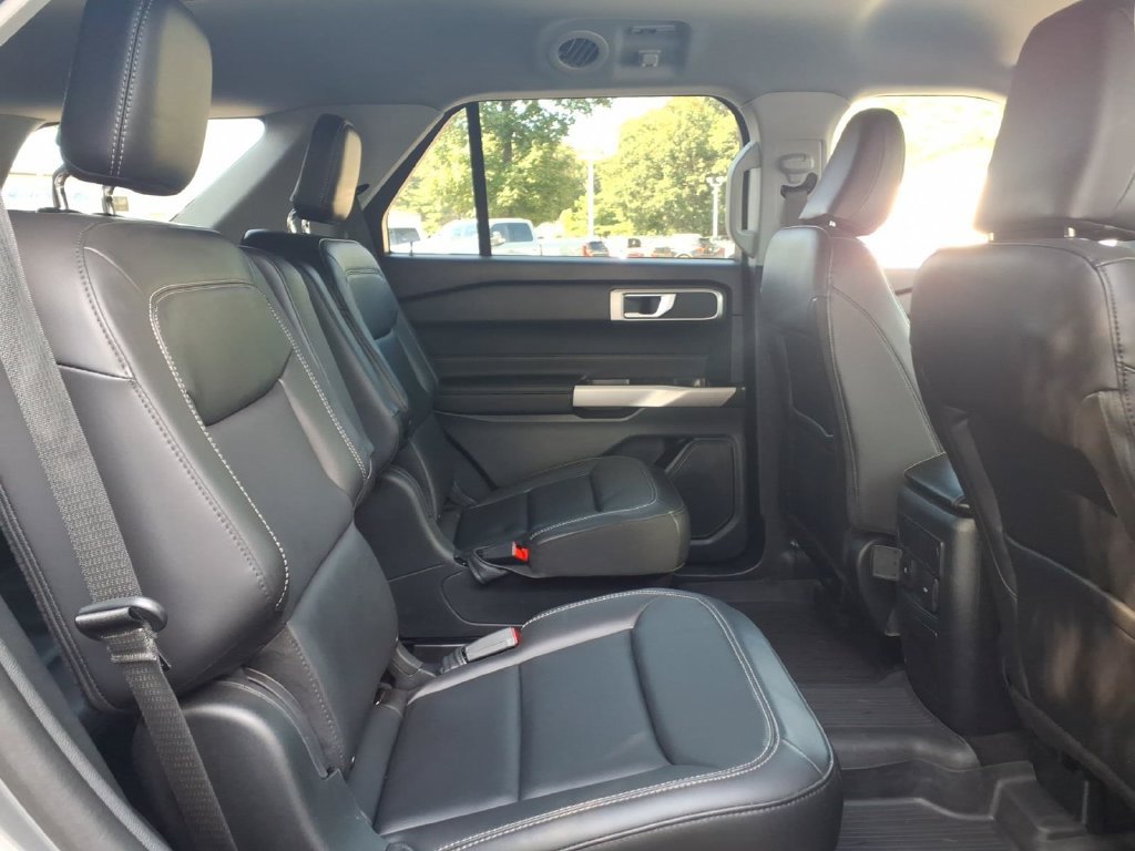 Used 2023 Ford Explorer XLT w/ Equipment Group 202A AWD/4WD image 11