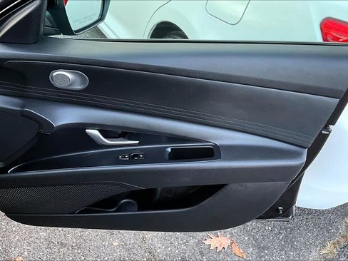 Used 2024 Hyundai Elantra SEL image 19