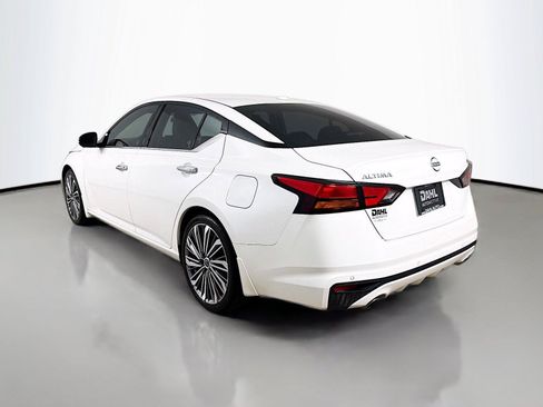 Used 2024 Nissan Altima 2.5 SL FWD image 10