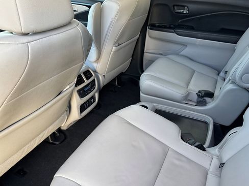 Certified 2019 Honda Pilot Touring image 27