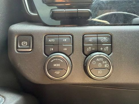 Used 2022 Chevrolet Silverado 1500 LTZ w/ LTZ Premium Package AWD/4WD image 32