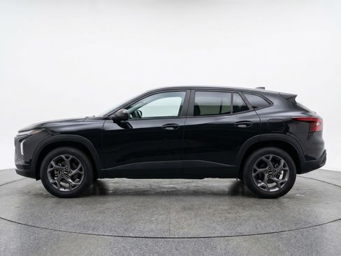 Used 2025 Chevrolet Trax LT FWD image 5