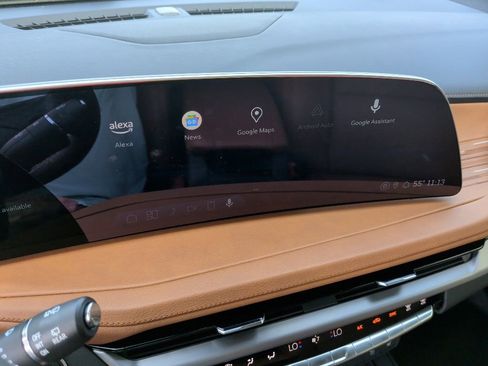 Used 2025 Cadillac XT4 Sport FWD image 28