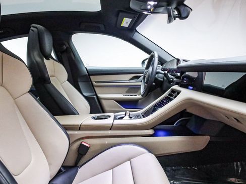 Used 2025 Porsche Taycan image 19