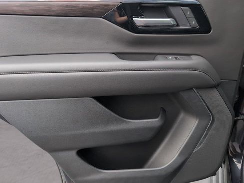 Used 2025 Chevrolet Tahoe LS image 32