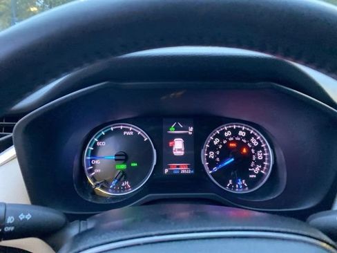 Used 2021 Toyota RAV4 XLE Premium image 27