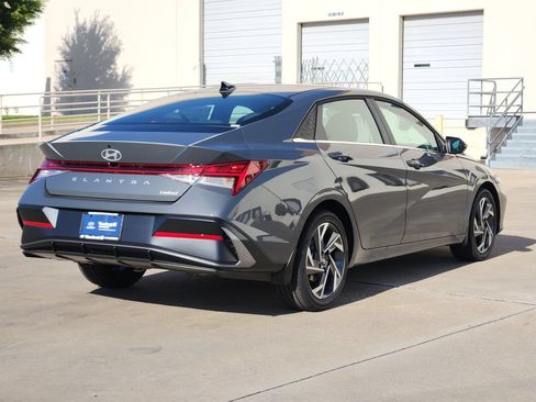 New 2026 Hyundai Elantra Limited FWD image 4