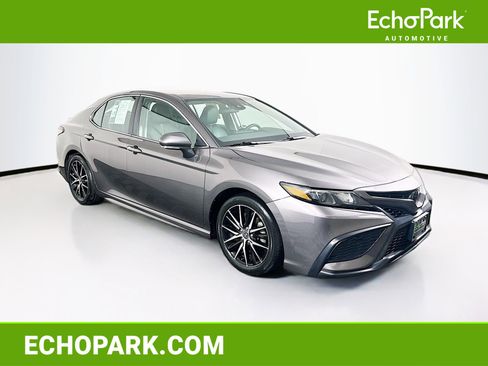 Used 2023 Toyota Camry SE image 1